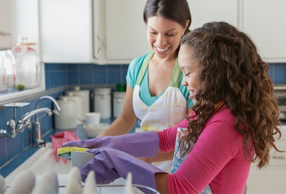 mother-and-daughter-washing-dishes